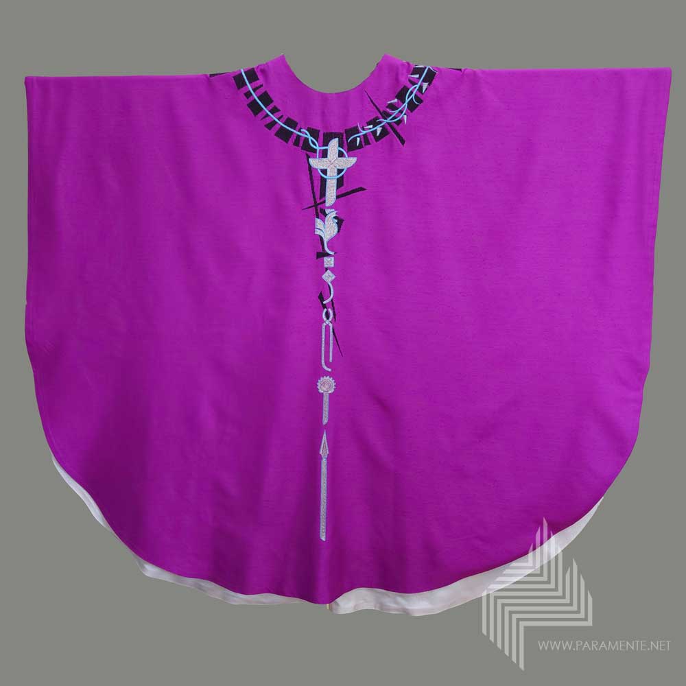 Festgewand Gewand gewebt Handstickerei Hauptgewand Kasel Messgewand Ornat Priestergewand reine Seide Reinseidenfutter Seide Shantungseide twist violett violette Kasel violettes Gewand violtettes Meßgewand marcel Schultheiß leidenswerkzeuge fastenzeit