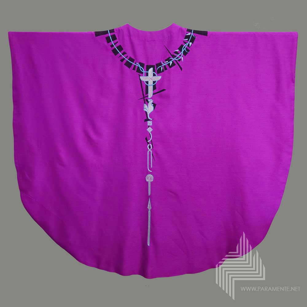 Festgewand Gewand gewebt Handstickerei Hauptgewand Kasel Messgewand Ornat Priestergewand reine Seide Reinseidenfutter Seide Shantungseide twist violett violette Kasel violettes Gewand violtettes Meßgewand marcel Schultheiß leidenswerkzeuge fastenzeit