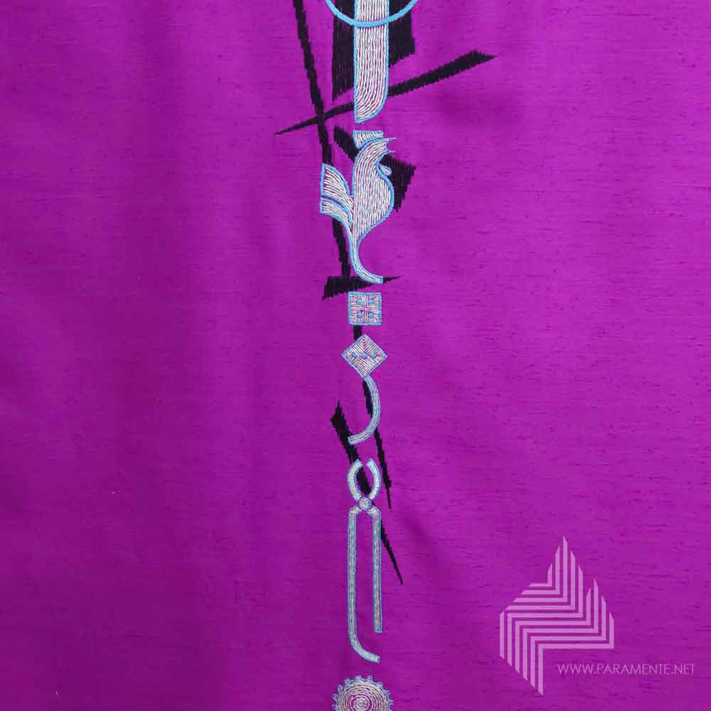 Festgewand Gewand gewebt Handstickerei Hauptgewand Kasel Messgewand Ornat Priestergewand reine Seide Reinseidenfutter Seide Shantungseide twist violett violette Kasel violettes Gewand violtettes Meßgewand marcel Schultheiß leidenswerkzeuge fastenzeit