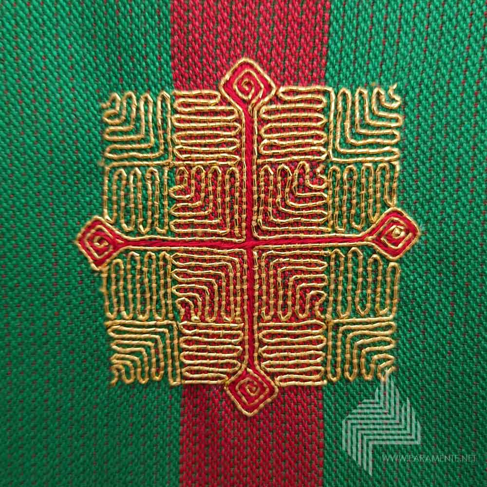 Claus Kilian eingewebtes Motiv Festgewand Gewand gewebt grün grüne Kasel Handstickerei Hauptgewand Japangold Kasel Kreuz Messgewand Ornat Priestergewand Seide Trevira/Seide