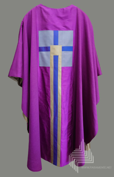 Applikationen Doupionseide Festgewand Gewand Hauptgewand Irene Rothweiler Ornat reine Seide Reinseidenfutter Seide violett violette Kasel violettes Messgewand adventszeit fastenzeit