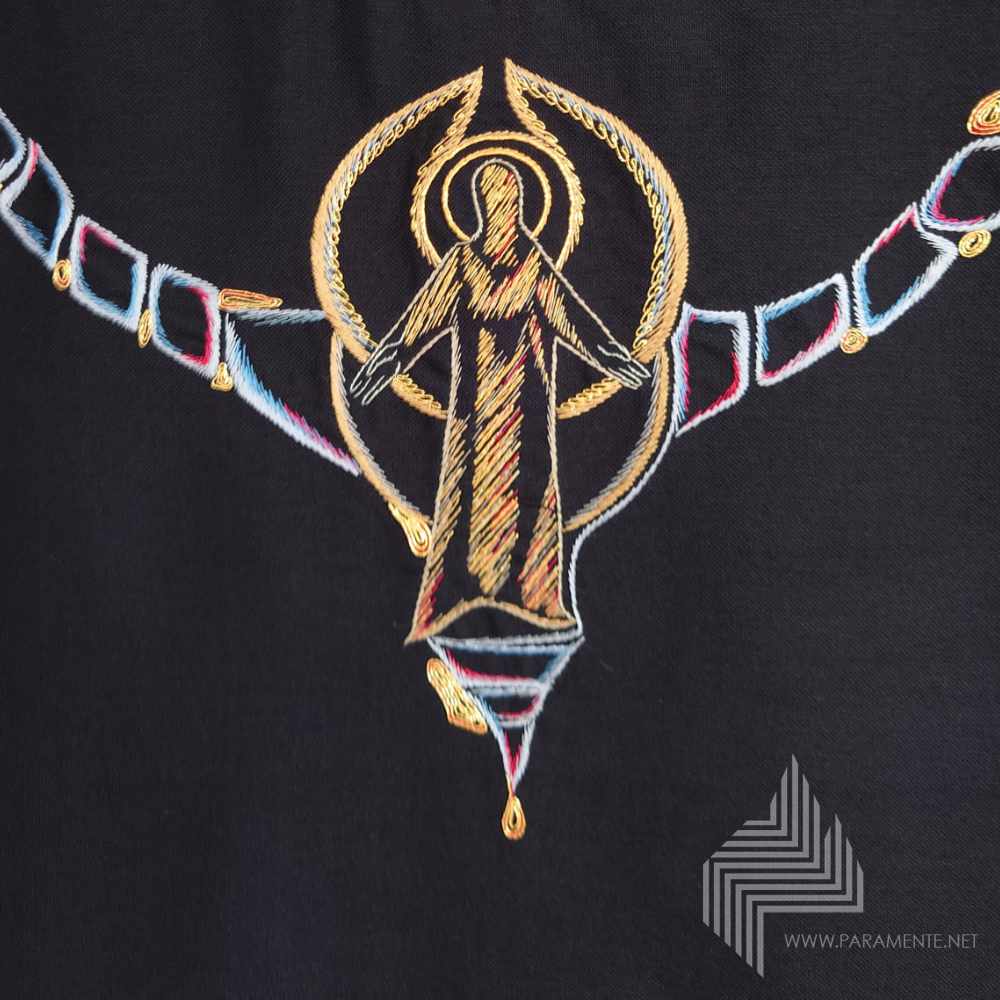 Claus Kilian Festgewand Gewand gewebt handgewebt Handstickerei Handwebstoff Hauptgewand Japangold Kasel Messgewand Ornat Priestergewand reine Seide Reinseidenfutter schwarz schwarze kasel Seide twist Engel Requiem Himmel