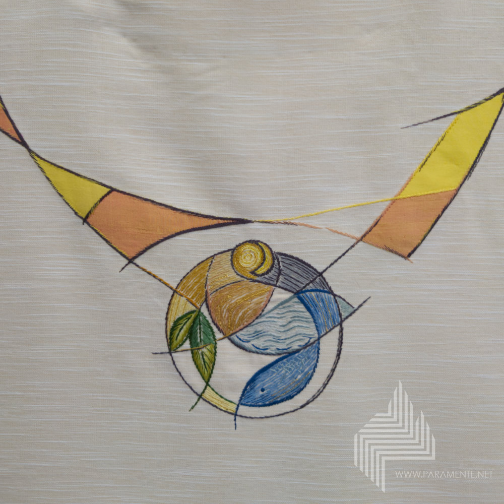 Applikationen Doupionseide Festgewand Gewand gewebt handgewebt Handstickerei Handwebstoff Hauptgewand Japangold Kasel Messgewand Ornat Priestergewand reine Seide Seide weiß weiße Kasel Schöpfung