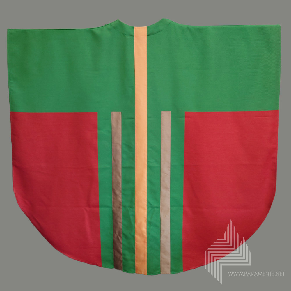 Applikation in reiner Seide eingewebtes Motiv Festgewand Gewand gewebt Hauptgewand Kasel Messgewand Ornat Priestergewand reine Seide Seide grün grüne Kasel grünes Messgewand